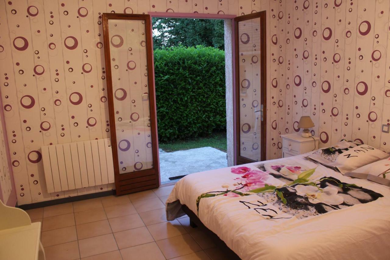 Bed and Breakfast Les écureuils Tramoyes Exterior foto